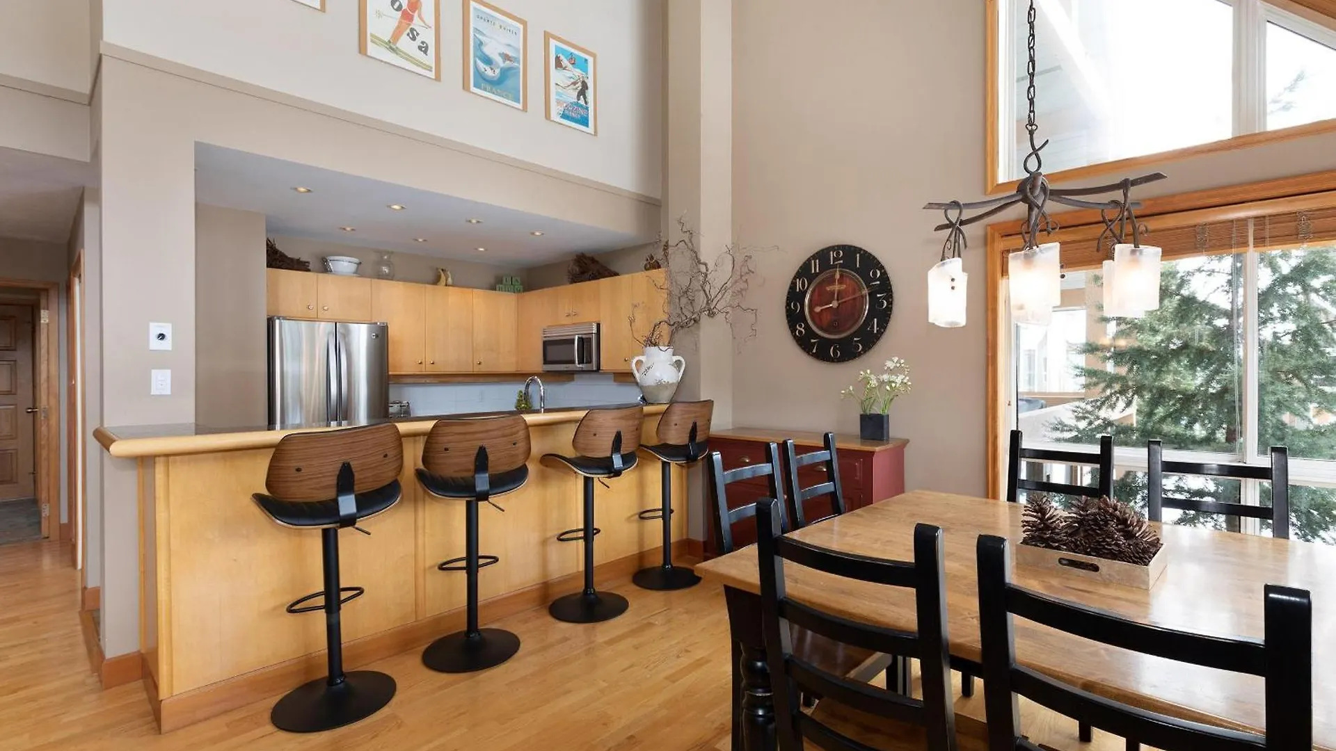 Alpine Greens 8 | Bright Townhome Near Blackcomb, Walk Or Shuttle To Skiing, Secure Parking Whistler Holiday home