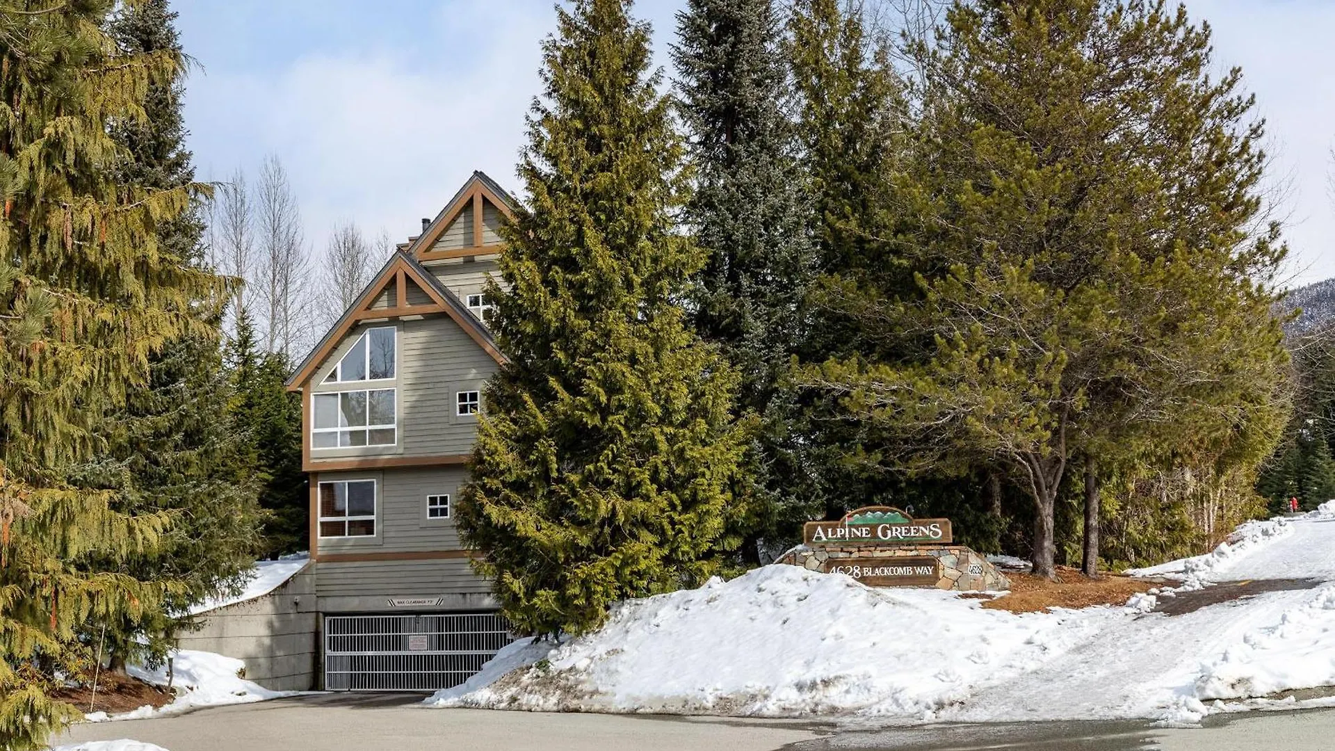 Alpine Greens 8 | Bright Townhome Near Blackcomb, Walk Or Shuttle To Skiing, Secure Parking Whistler Canada