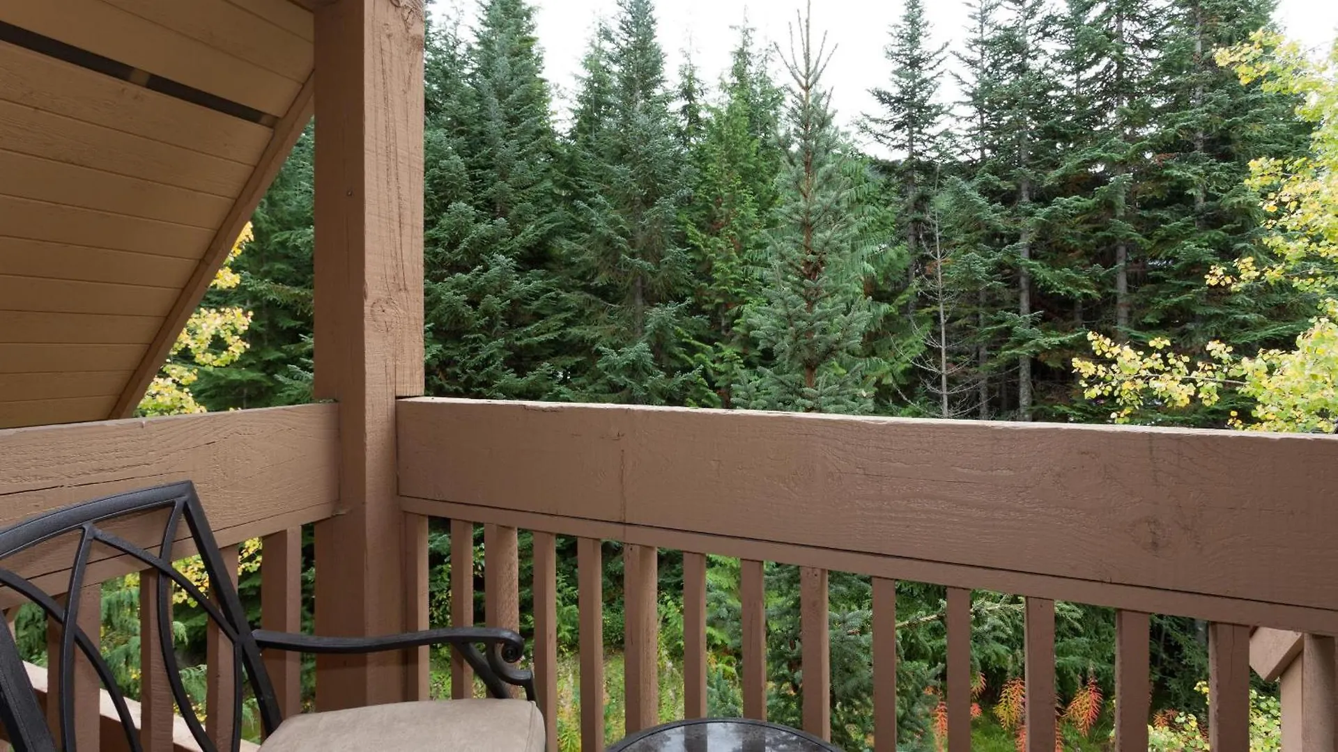 Holiday home Alpine Greens 8 | Bright Townhome Near Blackcomb, Walk Or Shuttle To Skiing, Secure Parking Whistler