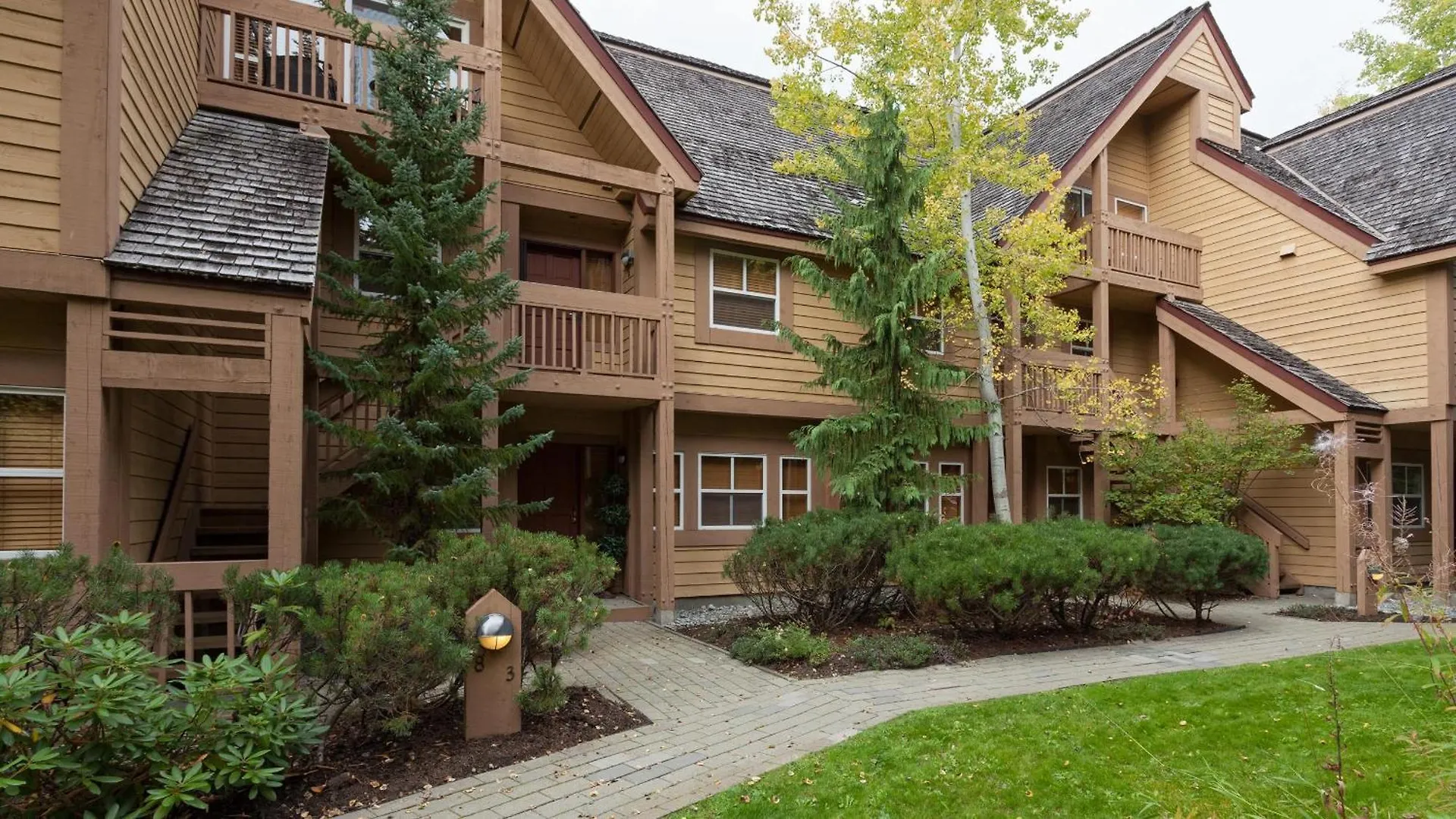 Alpine Greens 8 | Bright Townhome Near Blackcomb, Walk Or Shuttle To Skiing, Secure Parking Whistler